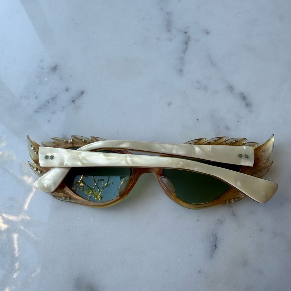 Vintage Cat Eye Sunglasses - Picture 2 of 4